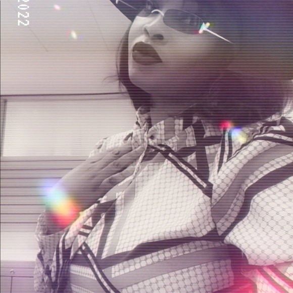 Meet your Posher, Brandy - Picture 2 of 14